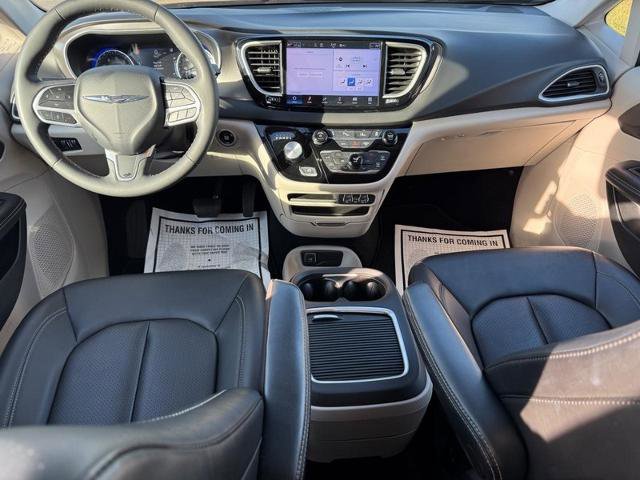 Used 2024 Chrysler Pacifica Touring-L FWD image 12