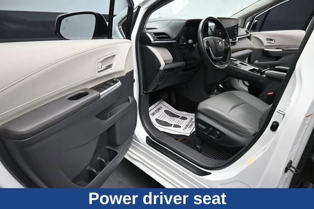 Used 2024 Toyota Sienna XLE FWD image 17