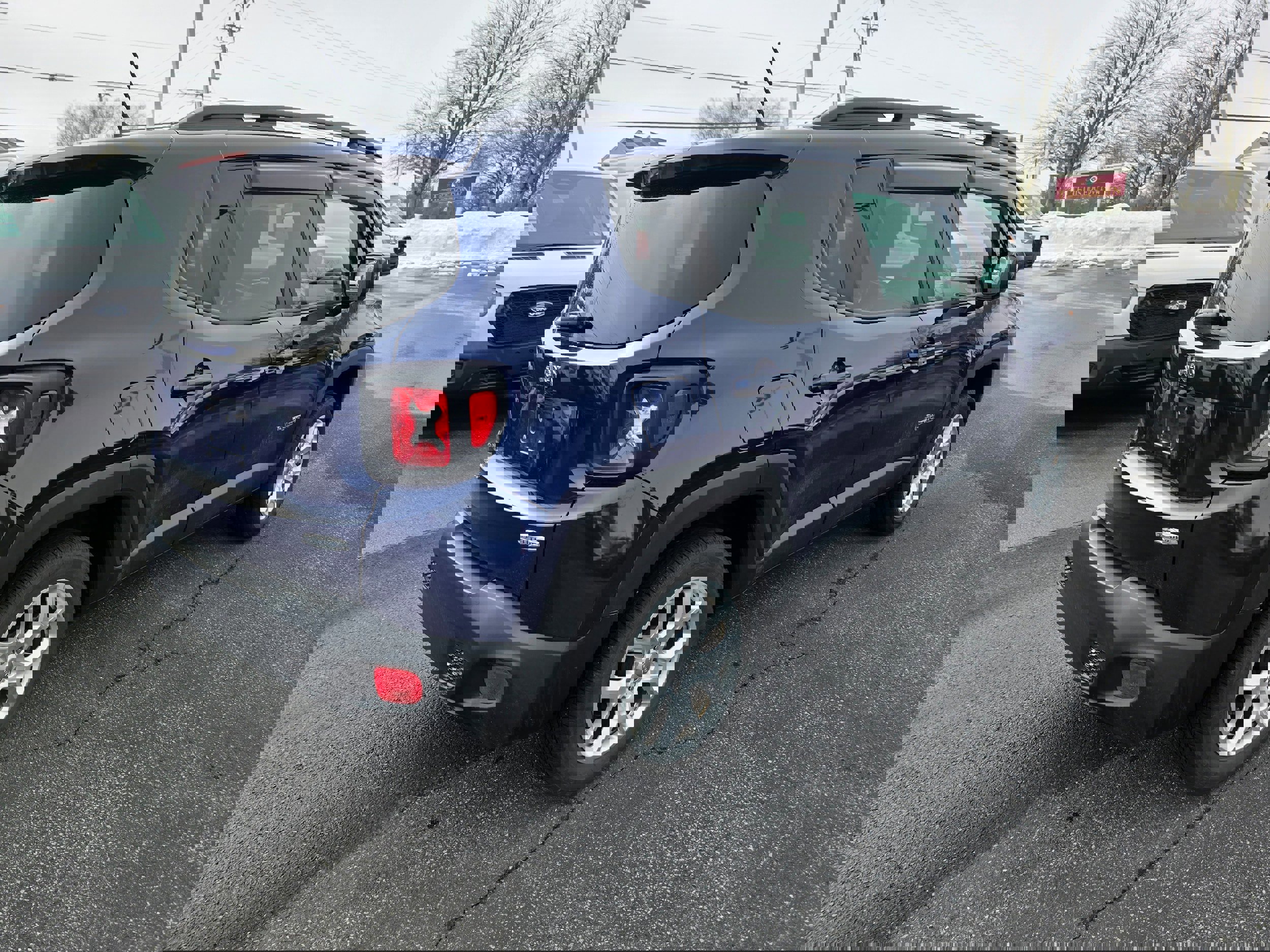 Used 2017 Jeep Renegade Latitude w/ Cold Weather Group image 4