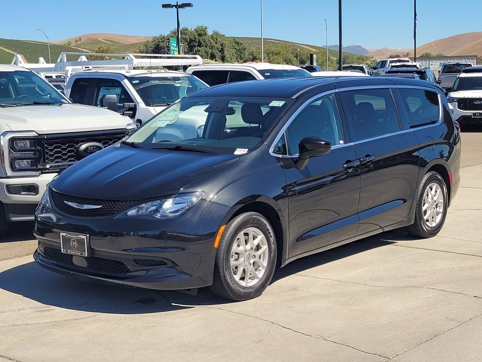 Used 2024 Chrysler Voyager LX FWD image 8