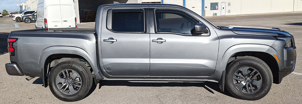 Used 2025 Nissan Frontier SV RWD image 2