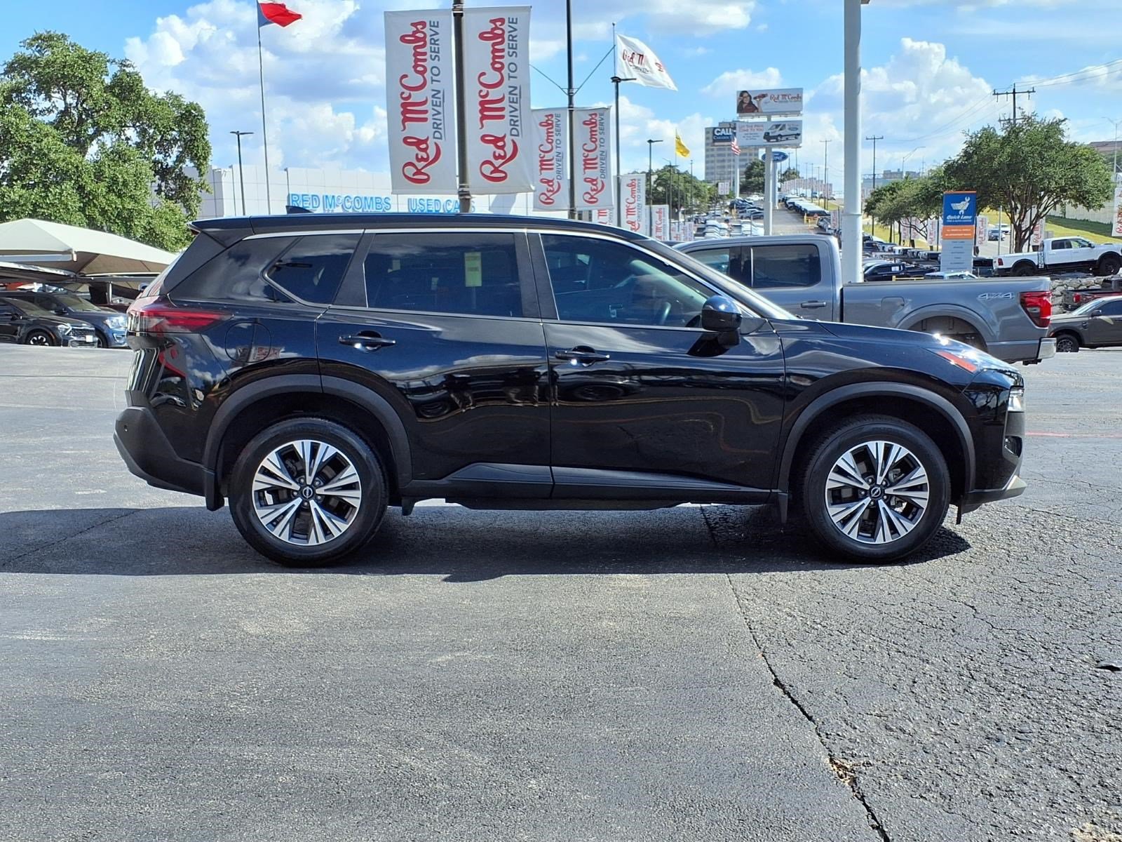 Used 2023 Nissan Rogue SV FWD image 5
