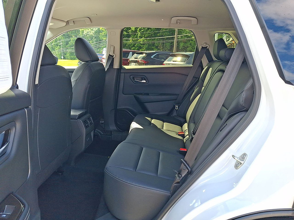 Used 2025 Nissan Rogue SL AWD/4WD image 20