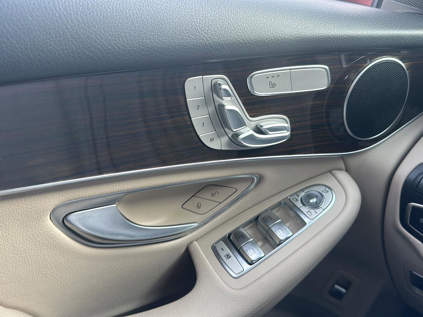 Used 2019 Mercedes-Benz GLC 300 4MATIC image 20