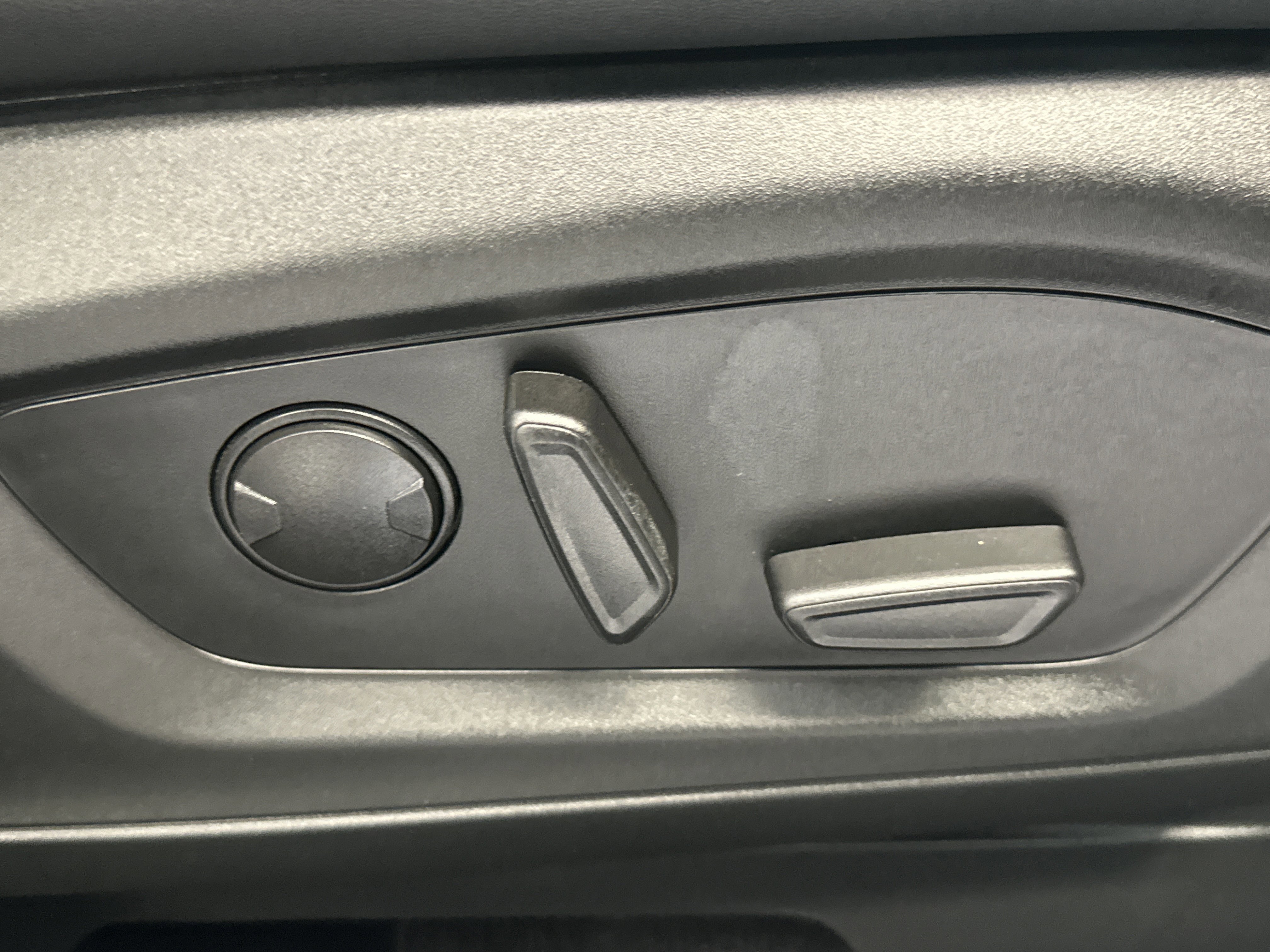 Certified 2022 Ford Explorer XLT w/ Equipment Group 202A image 25