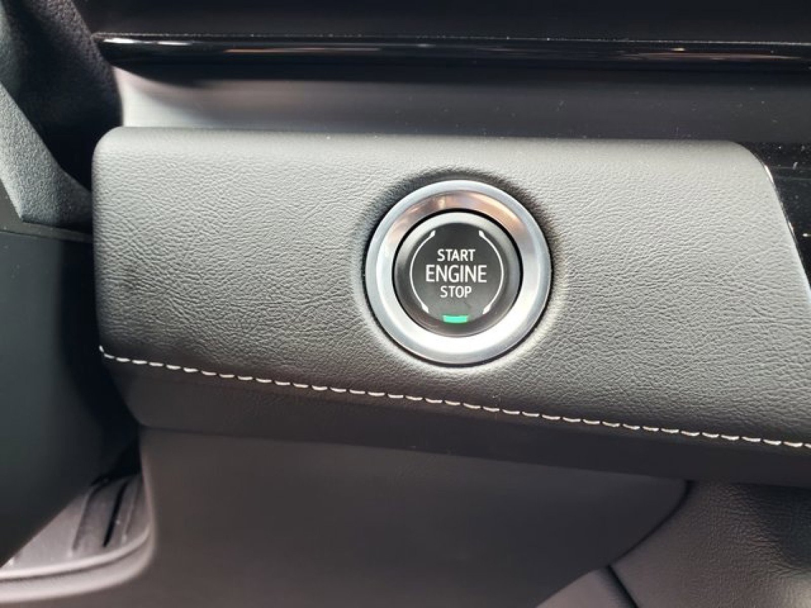 Used 2022 Cadillac Escalade Luxury image 21