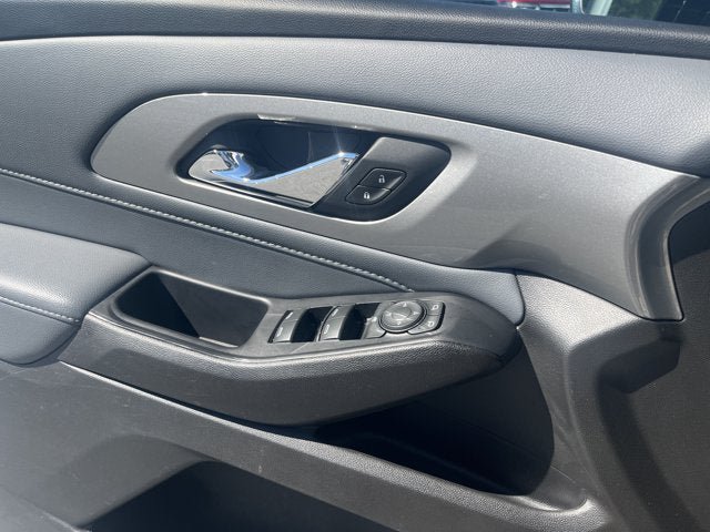 Used 2021 Chevrolet Traverse LT FWD image 19