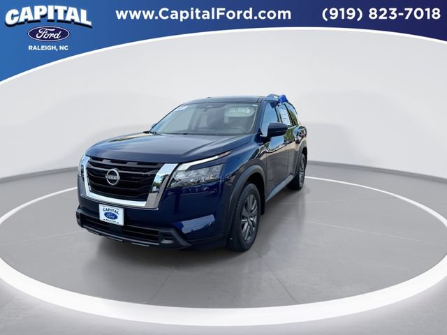 Used 2025 Nissan Pathfinder SV w/ SV Premium Package AWD/4WD image 4