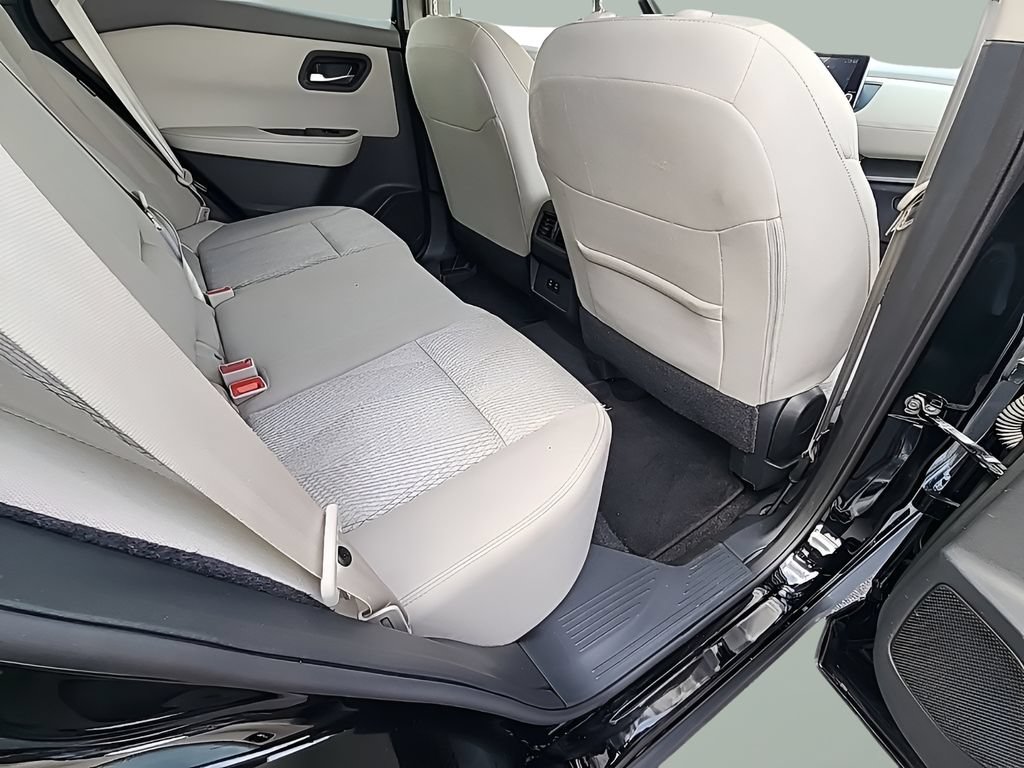 Used 2025 Nissan Rogue SV AWD/4WD image 14