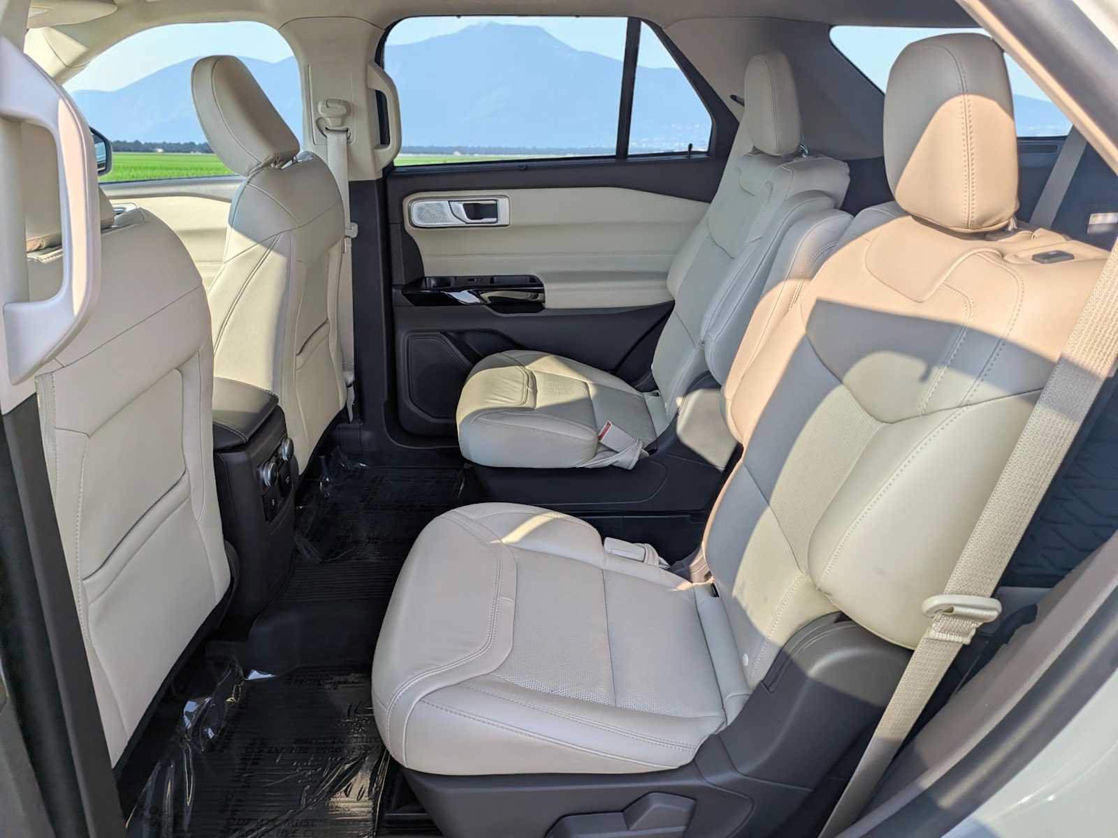 Certified 2023 Ford Explorer Platinum w/ Technology Package AWD/4WD image 16