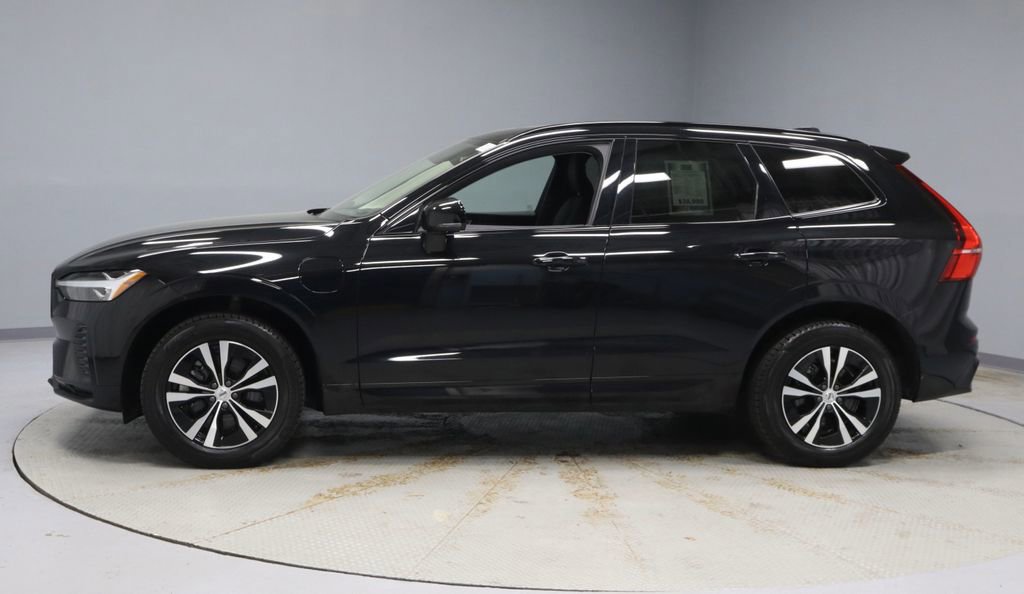 Used 2024 Volvo XC60 T8 Core AWD/4WD image 2