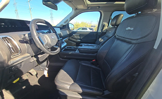 Certified 2025 Ford Expedition Platinum AWD/4WD image 3