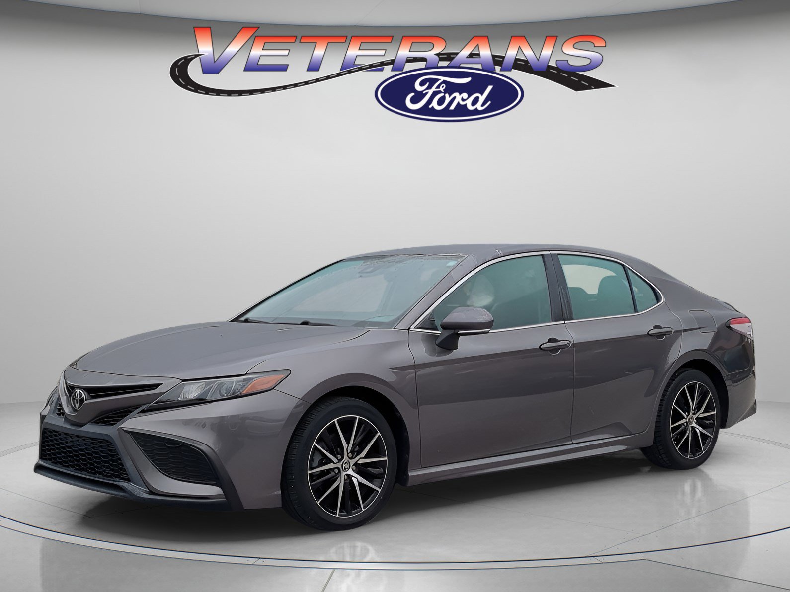 Used 2022 Toyota Camry SE w/ Carpet Mat Package (TMS)