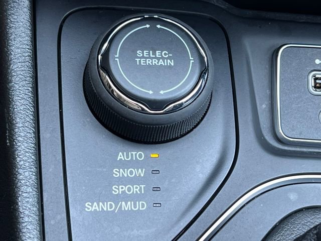 Used 2022 Jeep Cherokee Latitude w/ Sun & Sound Group AWD/4WD image 26
