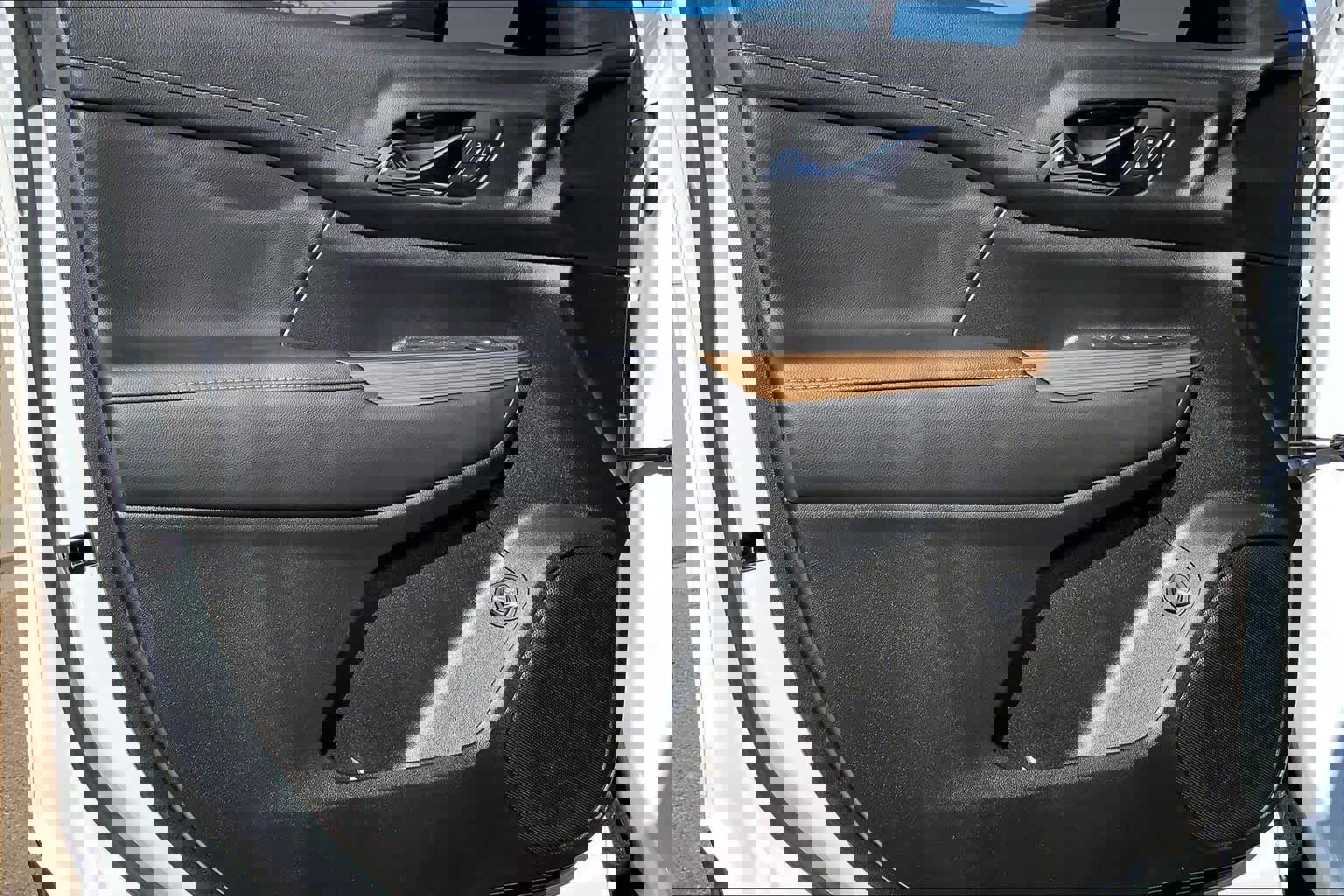 Certified 2023 GMC Acadia SLE w/ Driver Convenience Package image 22