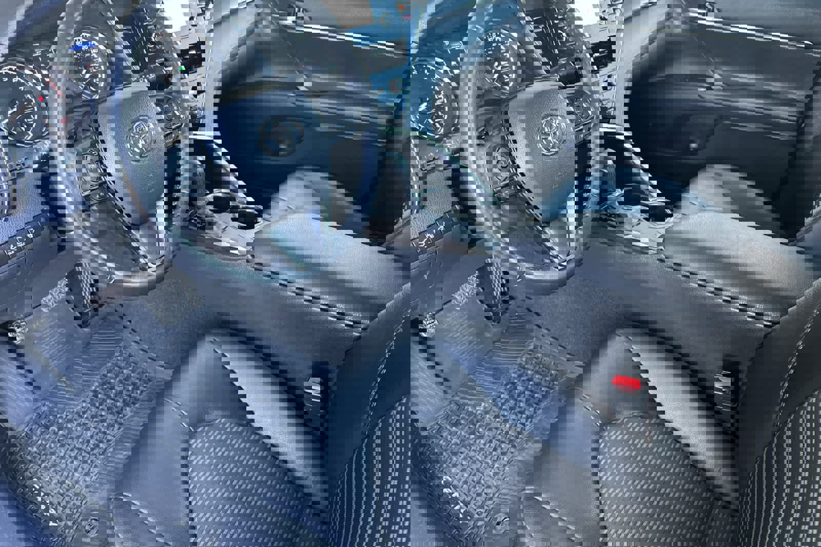 Used 2024 Toyota Camry SE FWD image 11