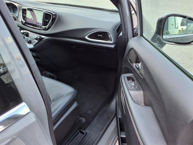 Used 2025 Chrysler Pacifica Select FWD image 23