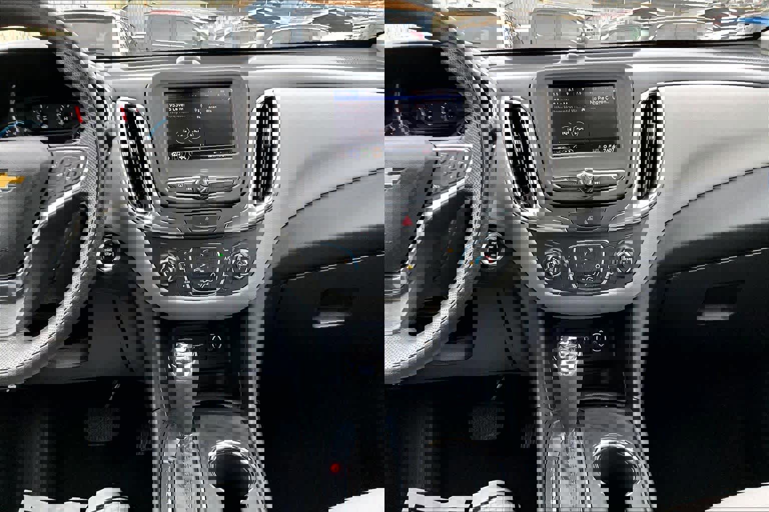 Used 2020 Chevrolet Equinox LS w/ LS Convenience Package image 9