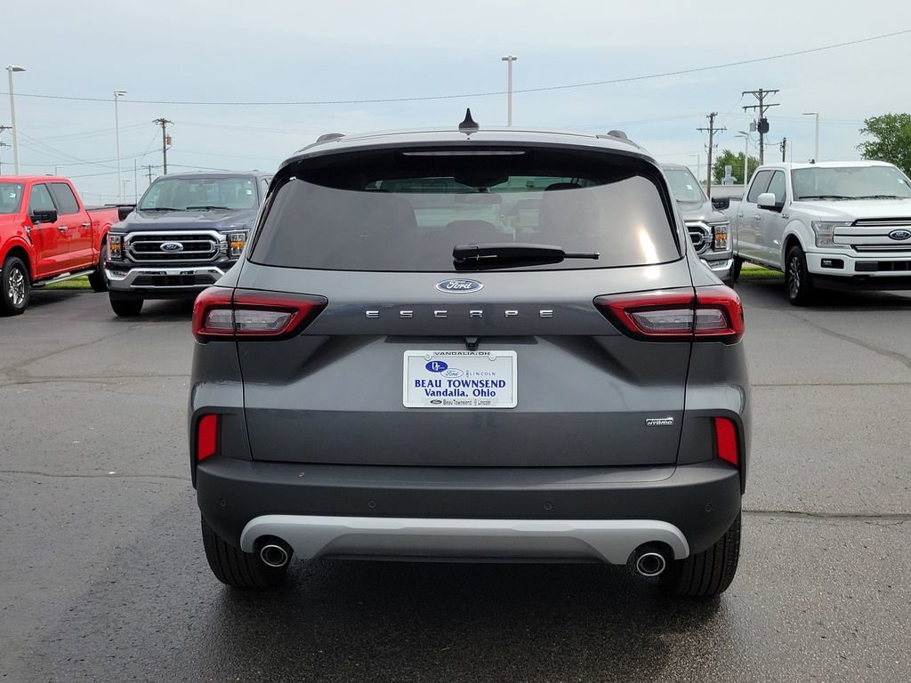 Certified 2025 Ford Escape SE FWD image 5
