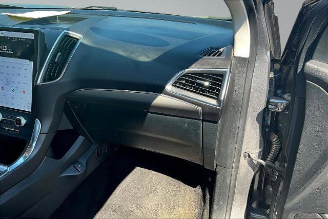 Certified 2024 Ford Edge Titanium AWD/4WD image 17