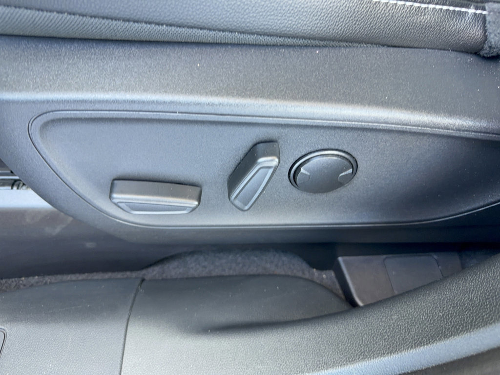 Certified 2025 Ford Escape SE w/ PHEV Premium Package image 33