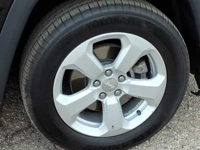 Used 2020 Jeep Compass Latitude w/ Cold Weather Group FWD image 19