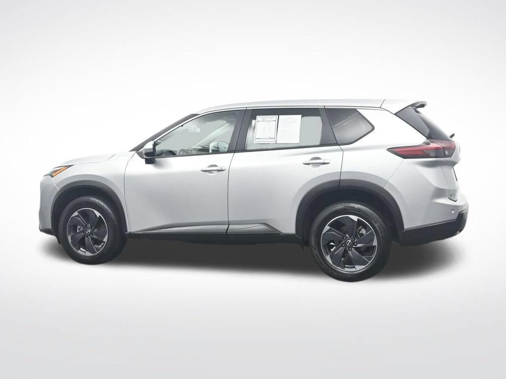 Used 2025 Nissan Rogue SV FWD image 10