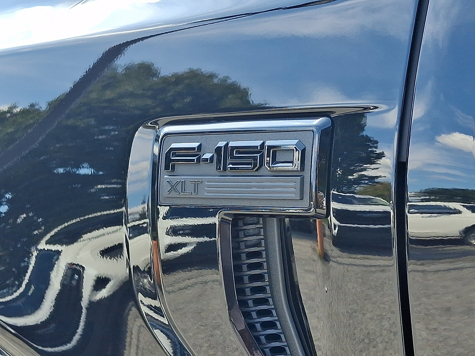 Certified 2024 Ford F150 XLT w/ Equipment Group 302A MID AWD/4WD image 34