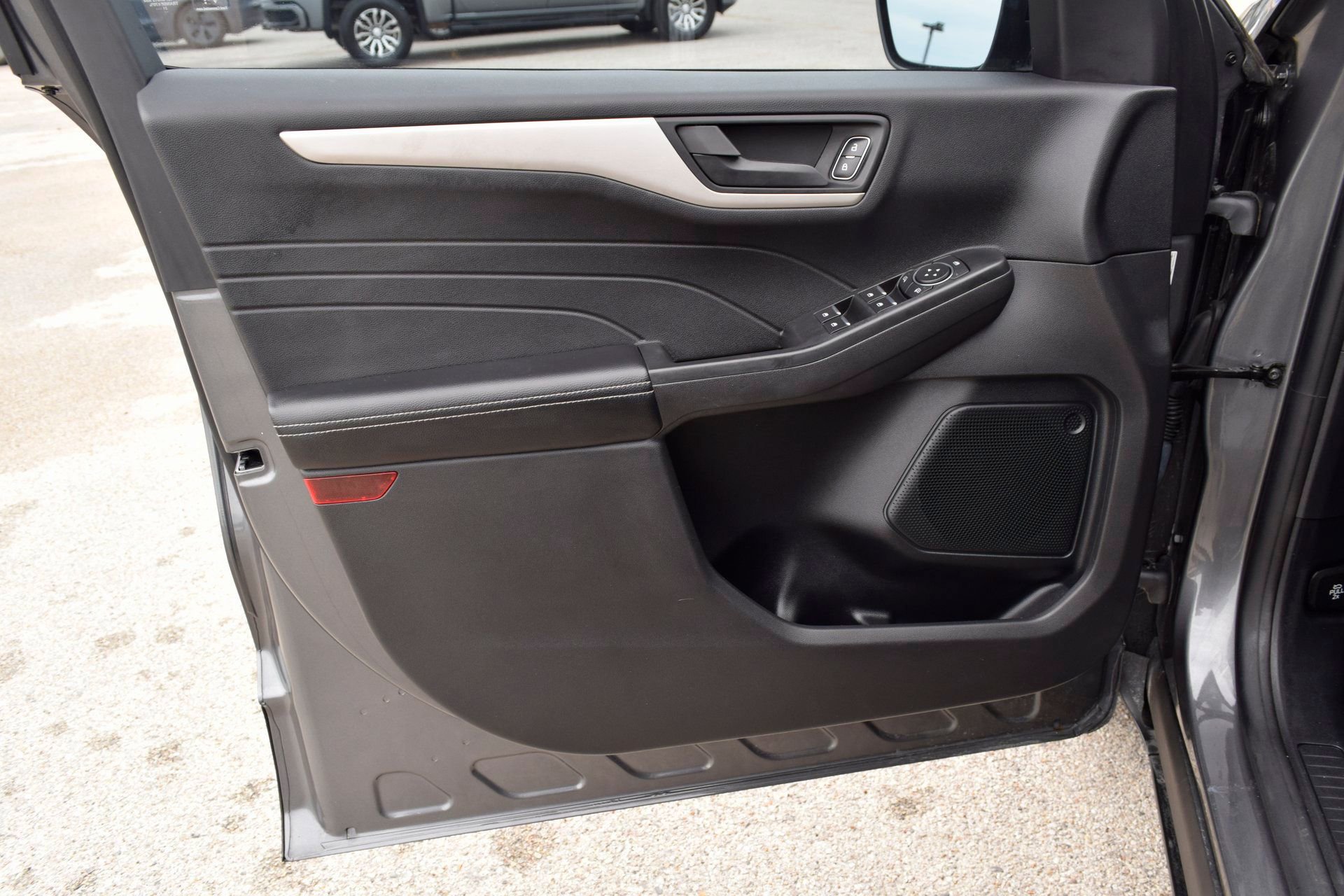 Certified 2022 Ford Escape SE w/ SE Sport Appearance Package image 19