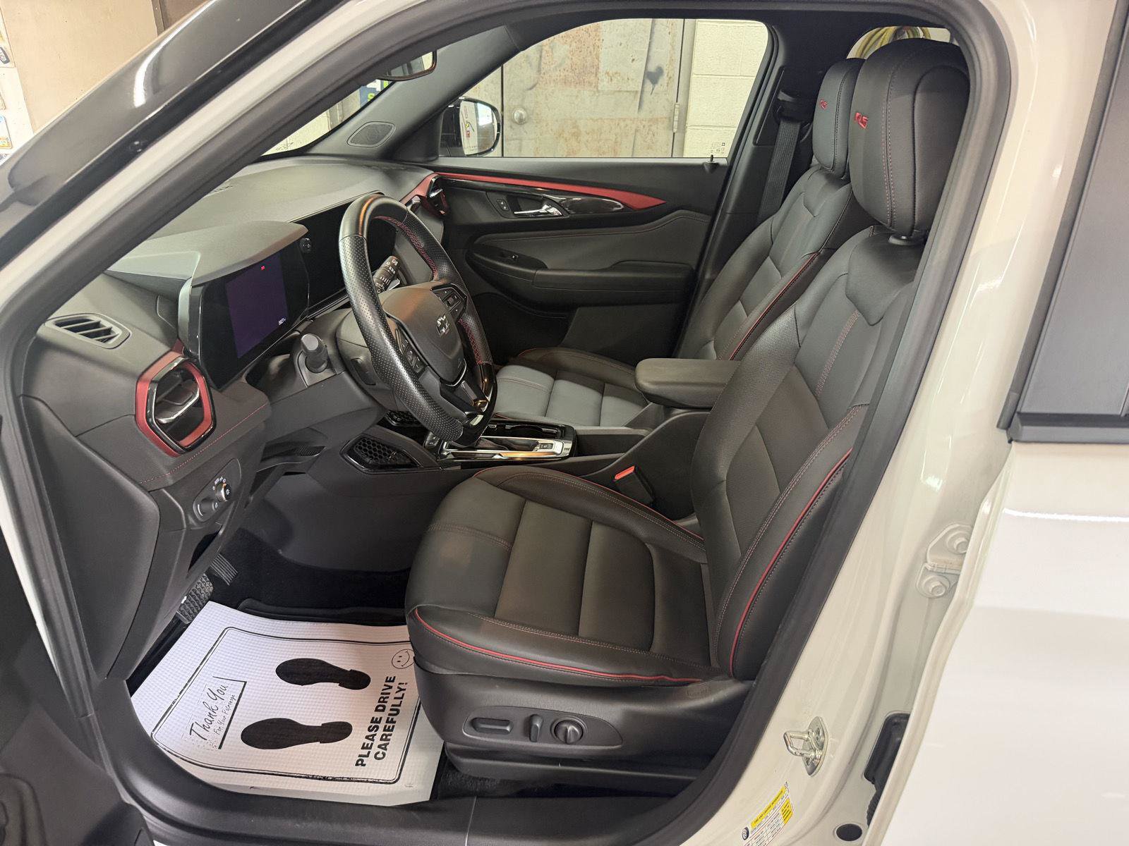 Used 2025 Chevrolet TrailBlazer RS w/ Convenience Package AWD/4WD image 14