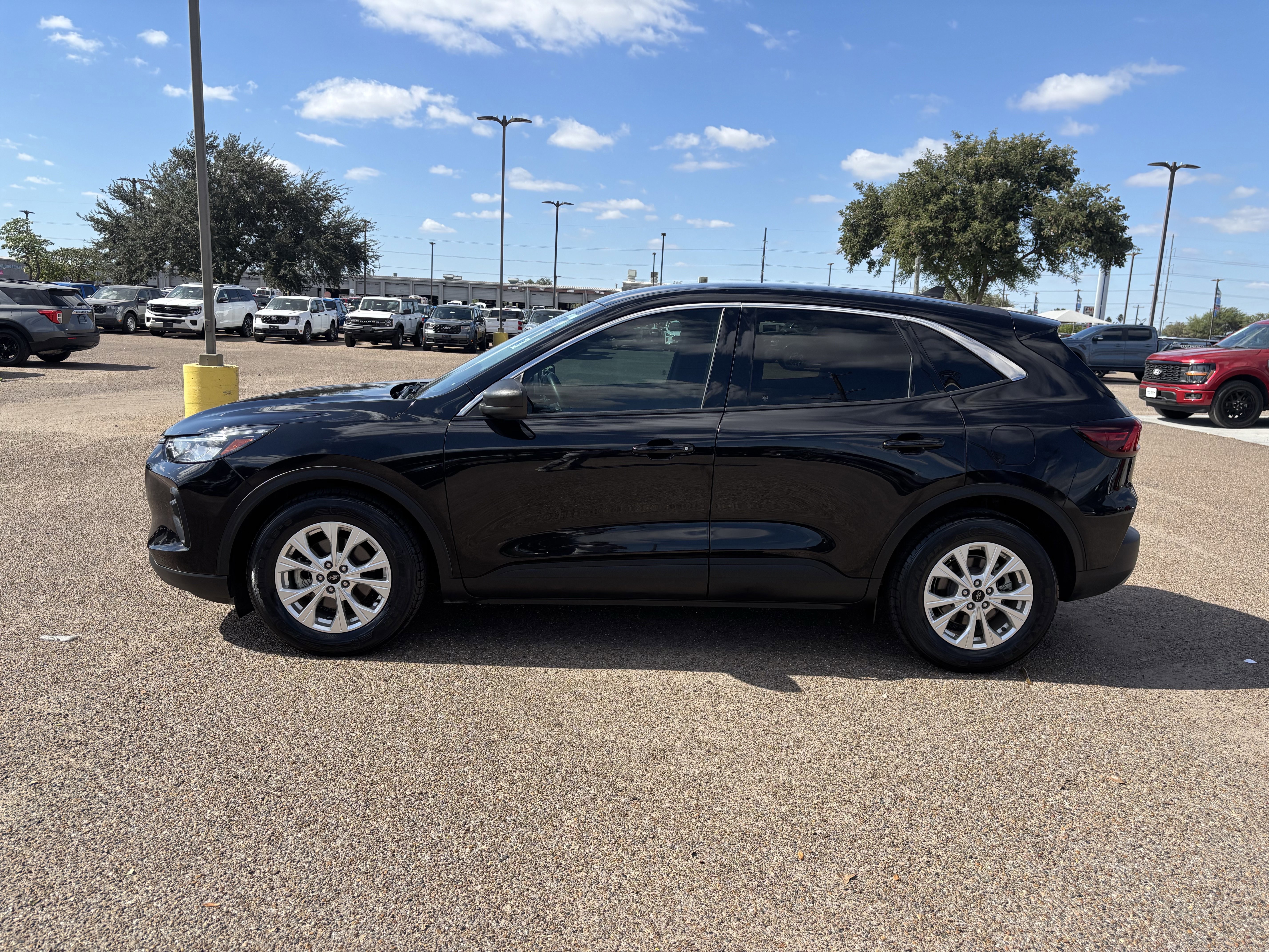 Certified 2023 Ford Escape Active image 3