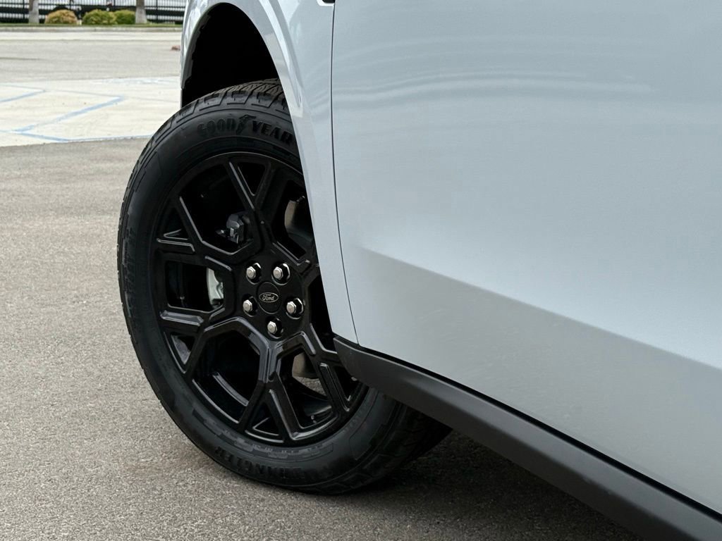 Certified 2025 Ford Maverick XLT w/ Black Appearance Package image 17