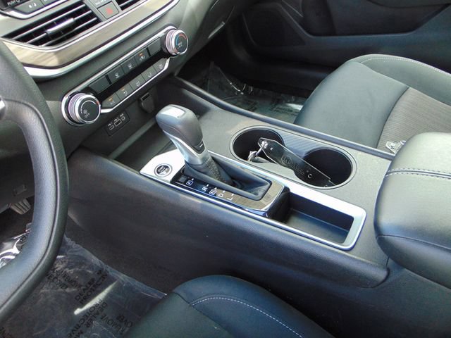 Used 2025 Nissan Altima 2.5 SV FWD image 14