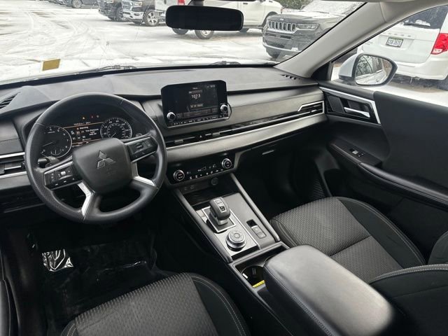 Used 2022 Mitsubishi Outlander ES image 29