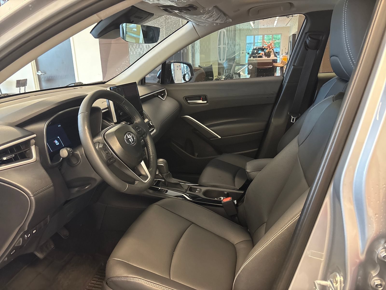Used 2025 Toyota Corolla Cross XLE w/ Convenience Package FWD image 12