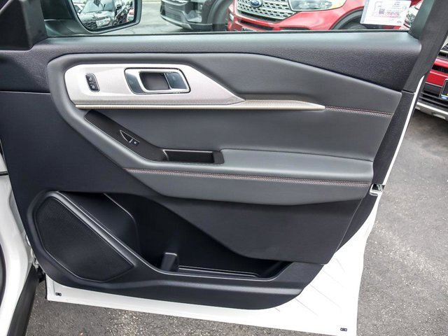 Certified 2025 Ford Explorer Active AWD/4WD image 31