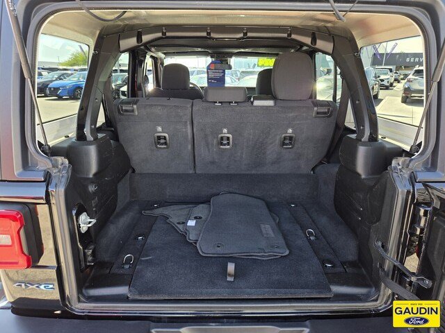 Used 2024 Jeep Wrangler Unlimited Rubicon 4xe AWD/4WD image 14