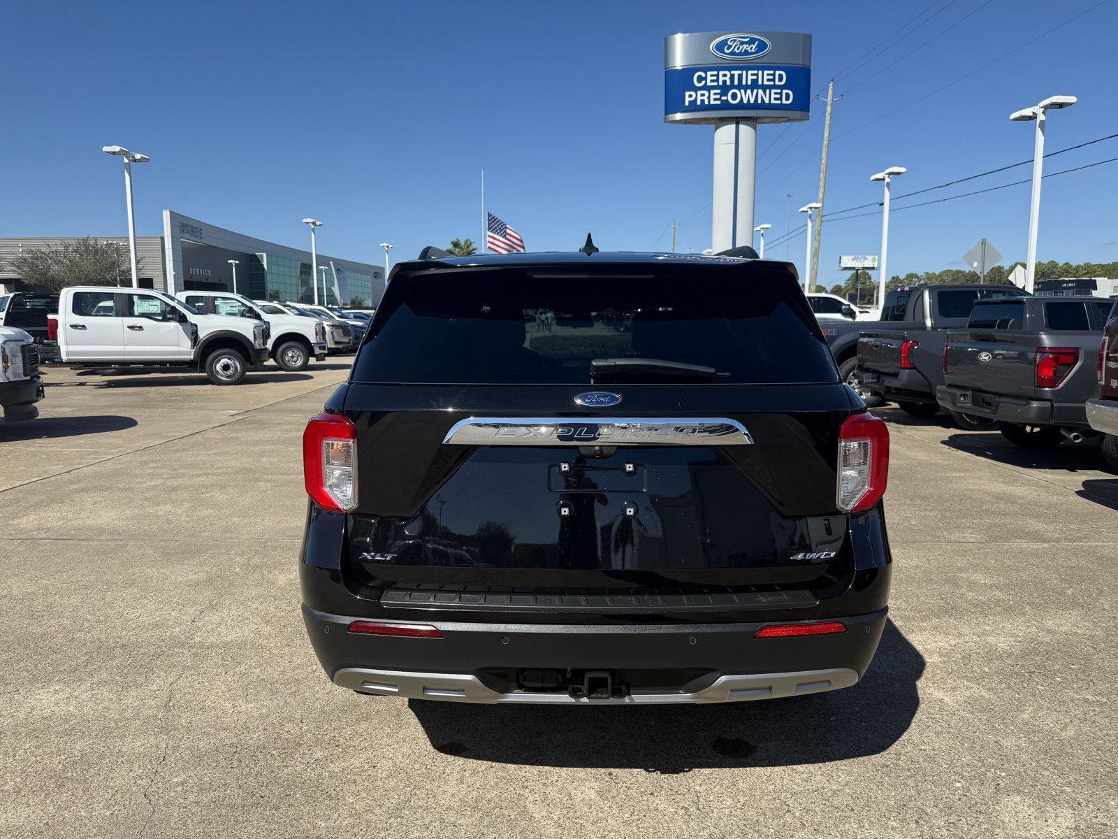 Certified 2022 Ford Explorer XLT w/ Equipment Group 202A image 6