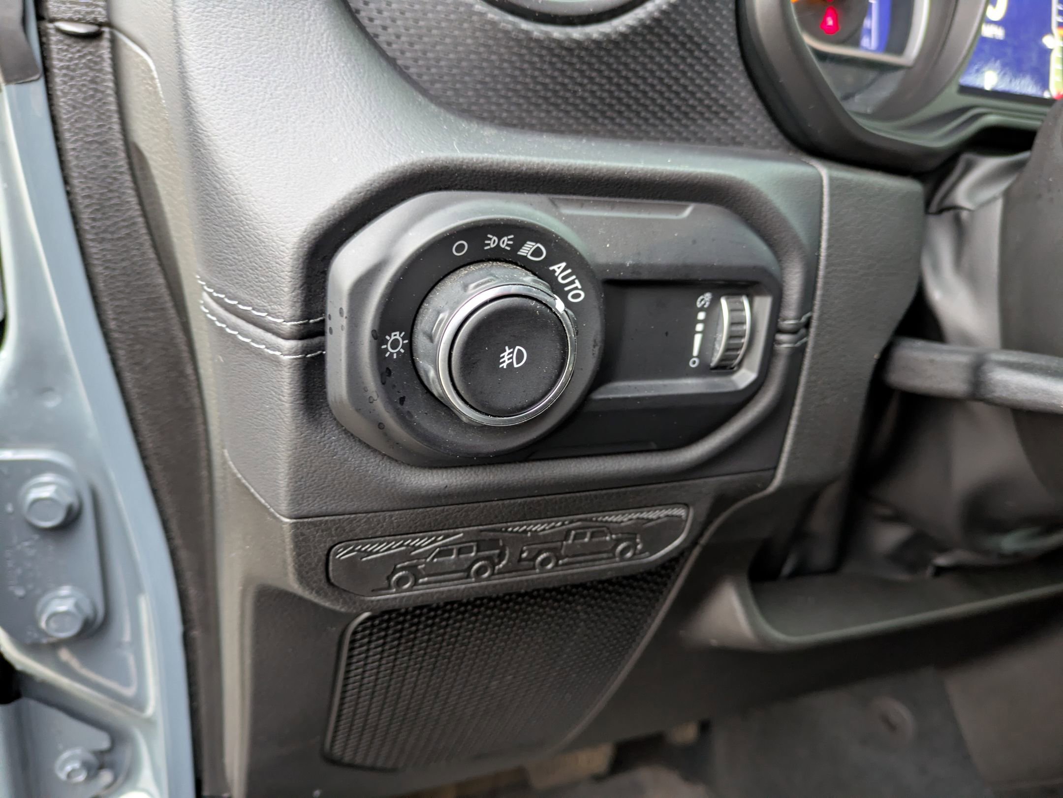 Used 2024 Jeep Wrangler Unlimited Rubicon w/ Technology Group image 18