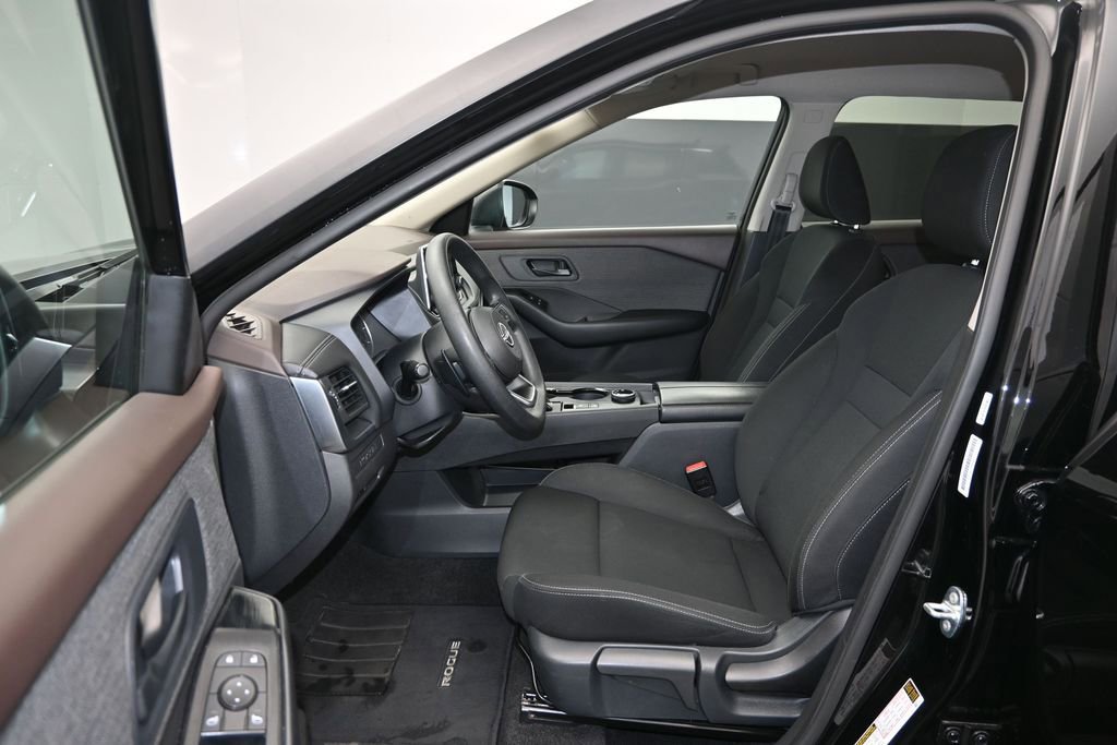 Used 2023 Nissan Rogue S AWD/4WD image 13