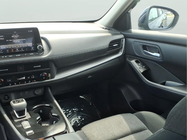Used 2026 Nissan Rogue SV FWD image 14