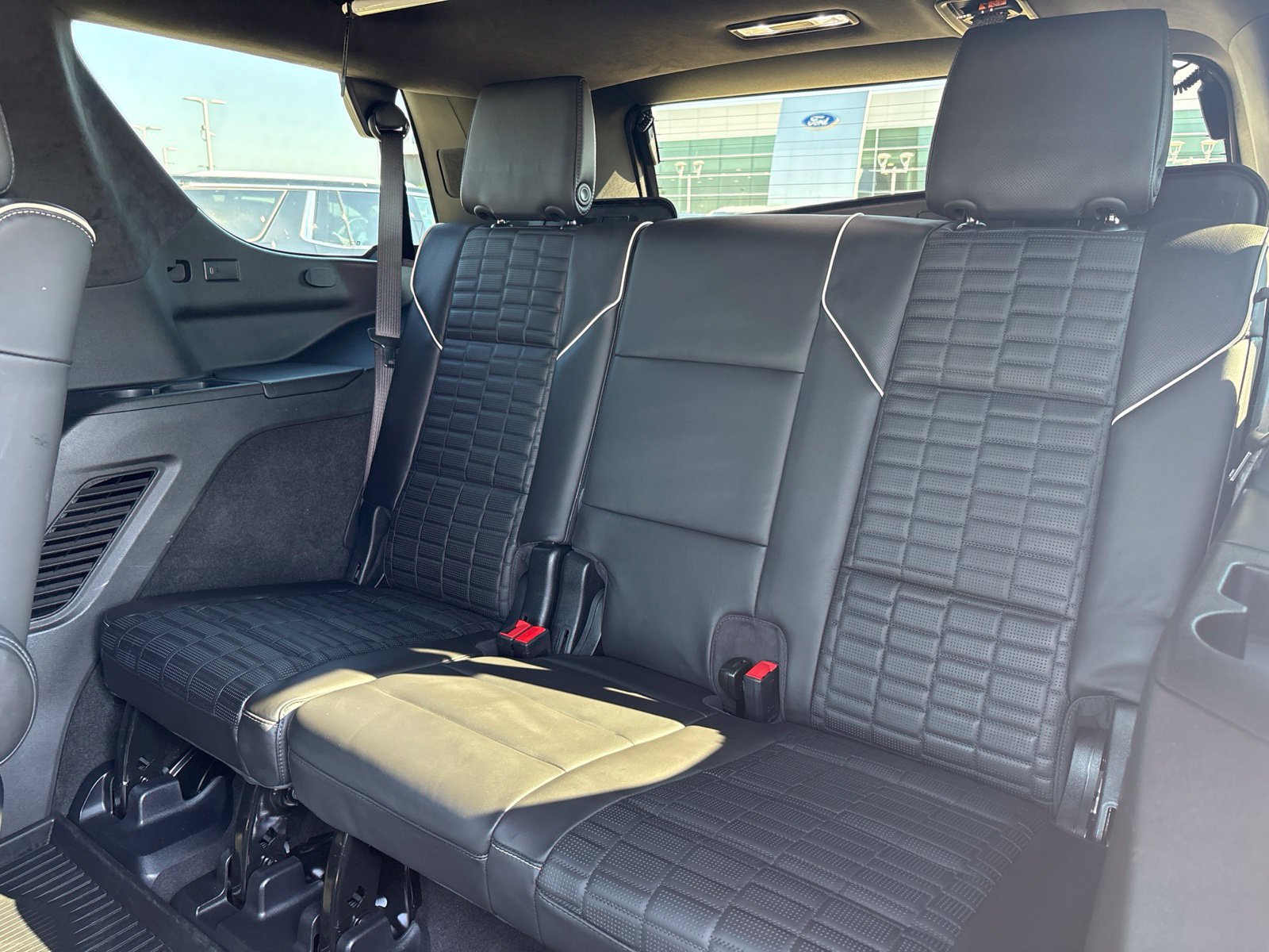 Used 2024 Cadillac Escalade Sport Platinum w/ LPO, ONYX Package AWD/4WD image 12