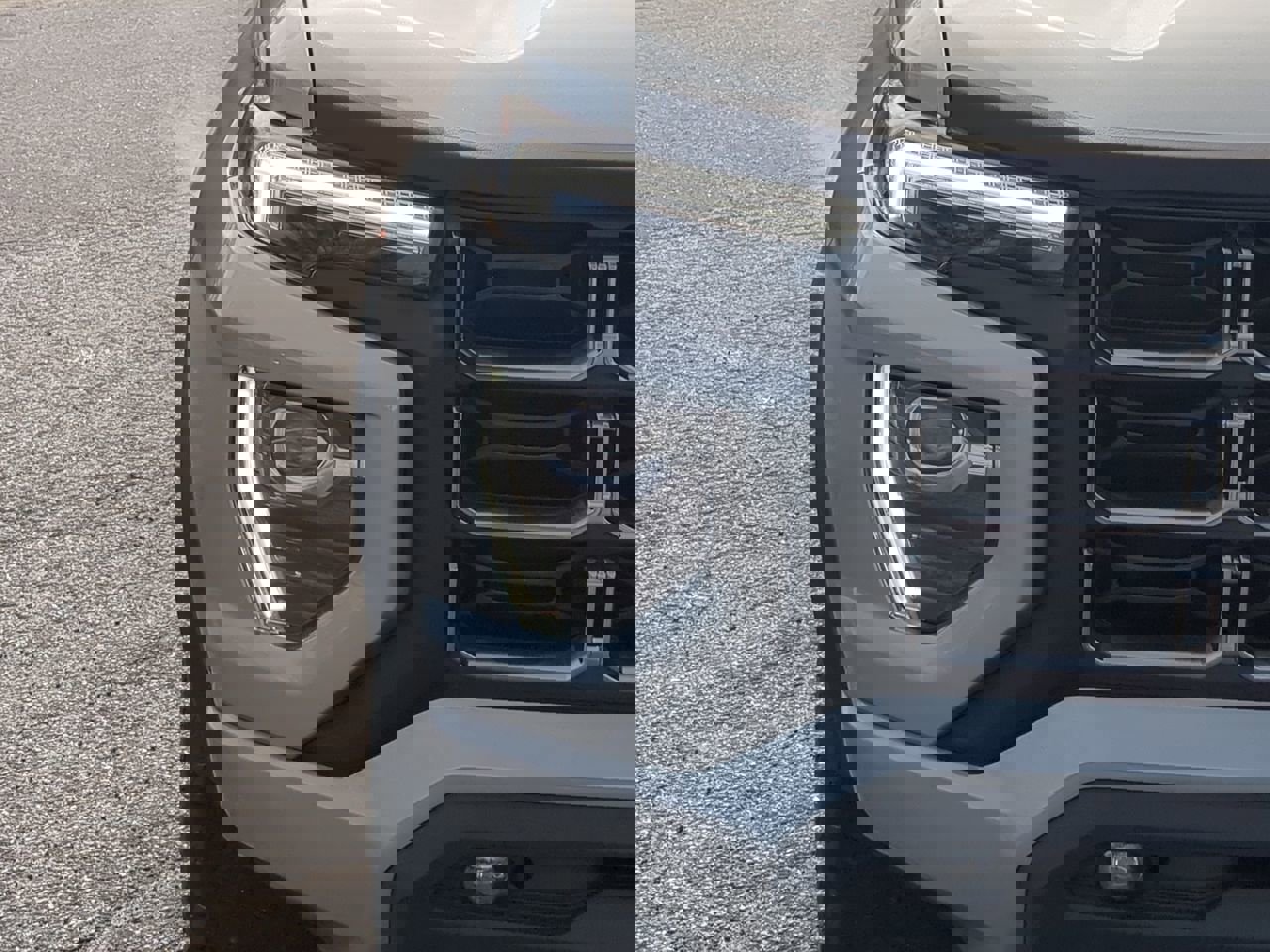 Used 2024 GMC Canyon AT4 w/ AT4 Premium Package image 8