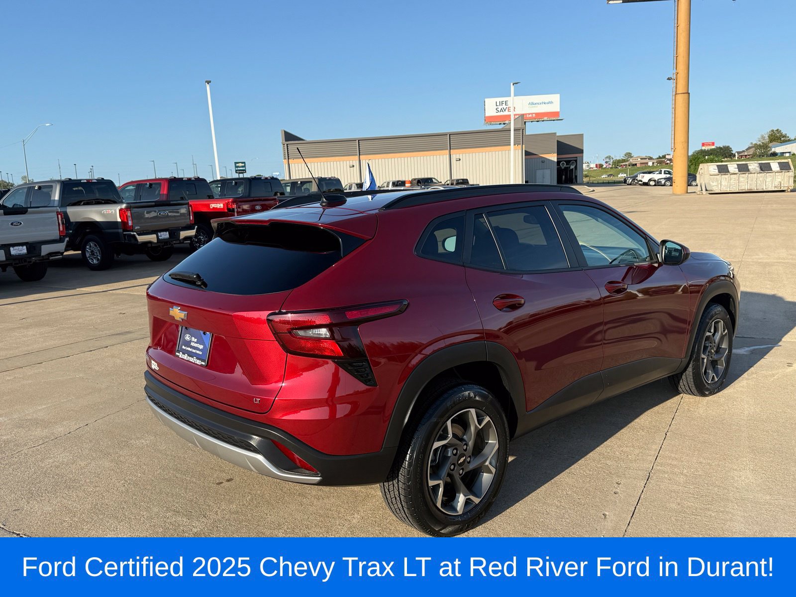 Used 2025 Chevrolet Trax LT FWD image 5