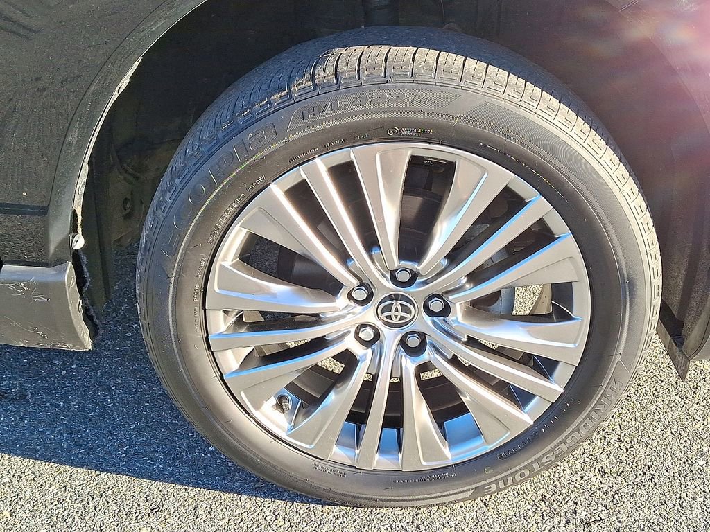 Used 2021 Toyota Venza XLE image 8