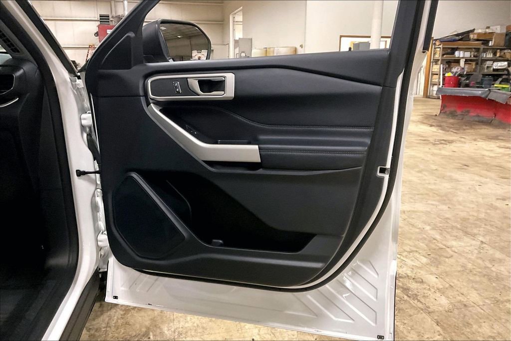 Certified 2020 Ford Explorer XLT w/ Equipment Group 202A AWD/4WD image 23