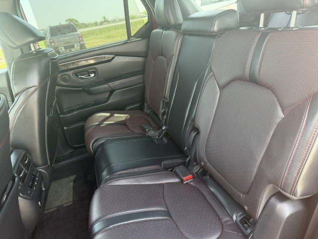 Used 2025 Honda Pilot Black Edition image 28