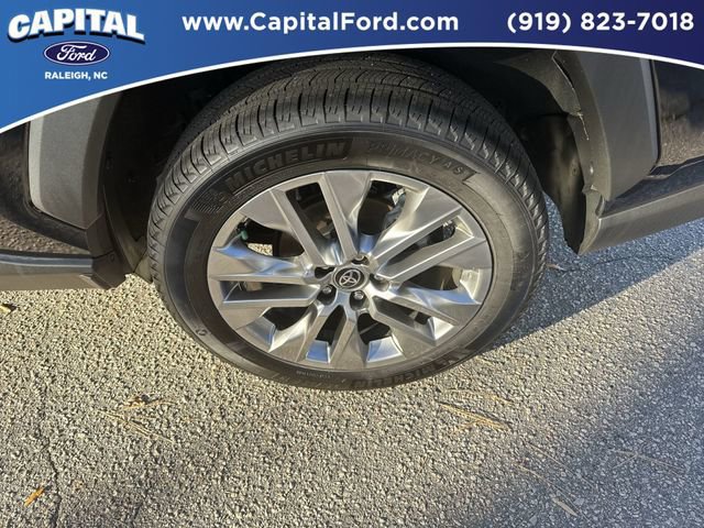 Used 2022 Toyota RAV4 XLE Premium image 13