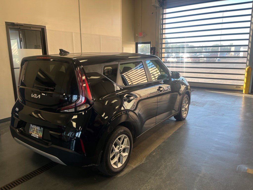 Used 2025 Kia Soul LX w/ LX Technology Package FWD image 7