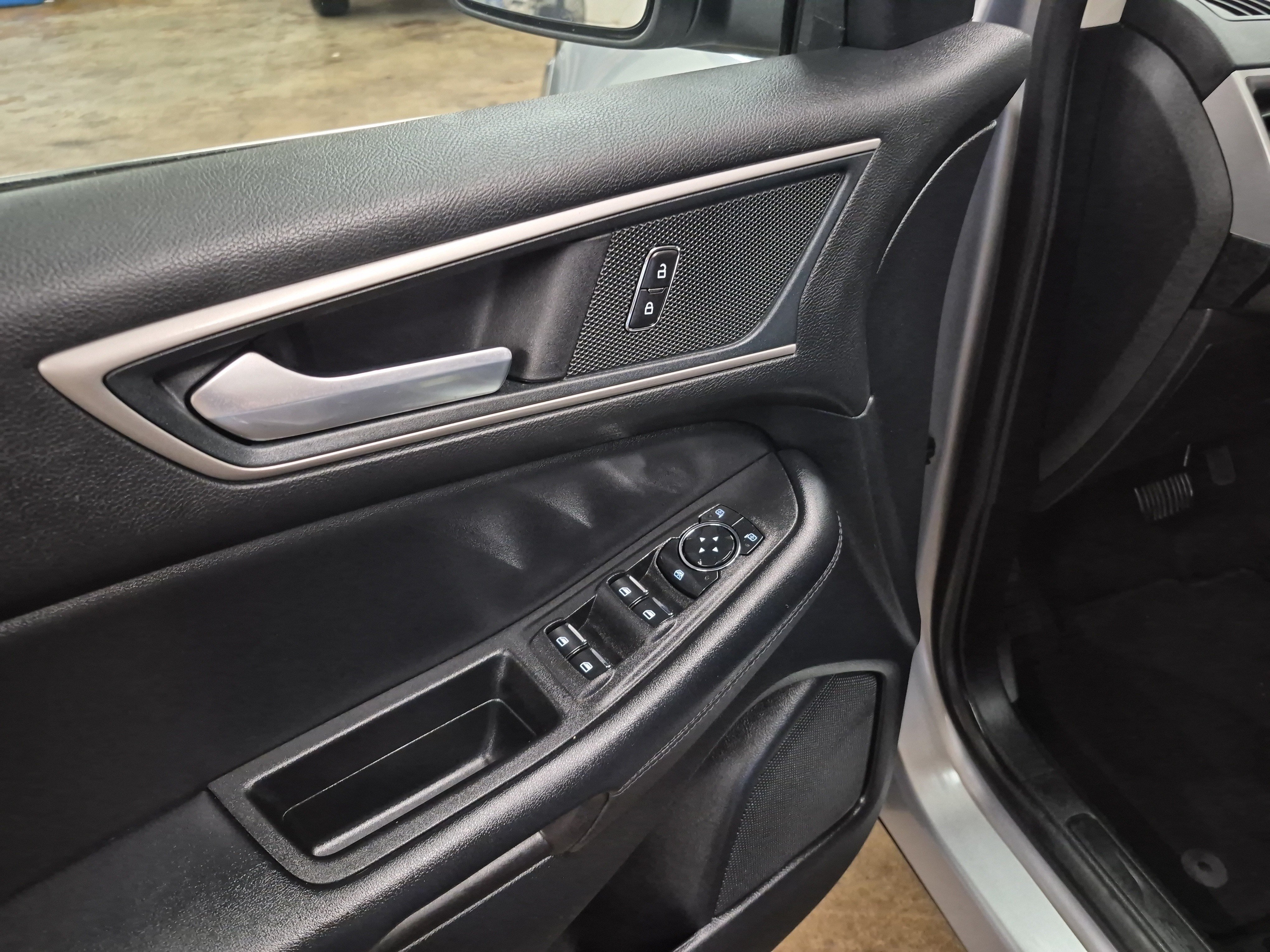 Certified 2024 Ford Edge SEL AWD/4WD image 9